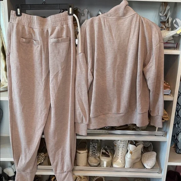 Varley DoubleSoft Zip-Up in Soft Beige - Picture 6 of 6